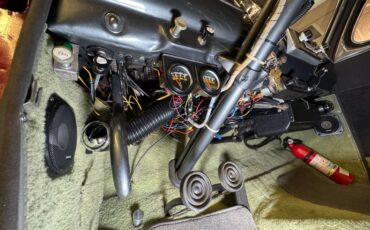 Ford-Deluxe-1947-Dark-Red-Metallic-Gray-9