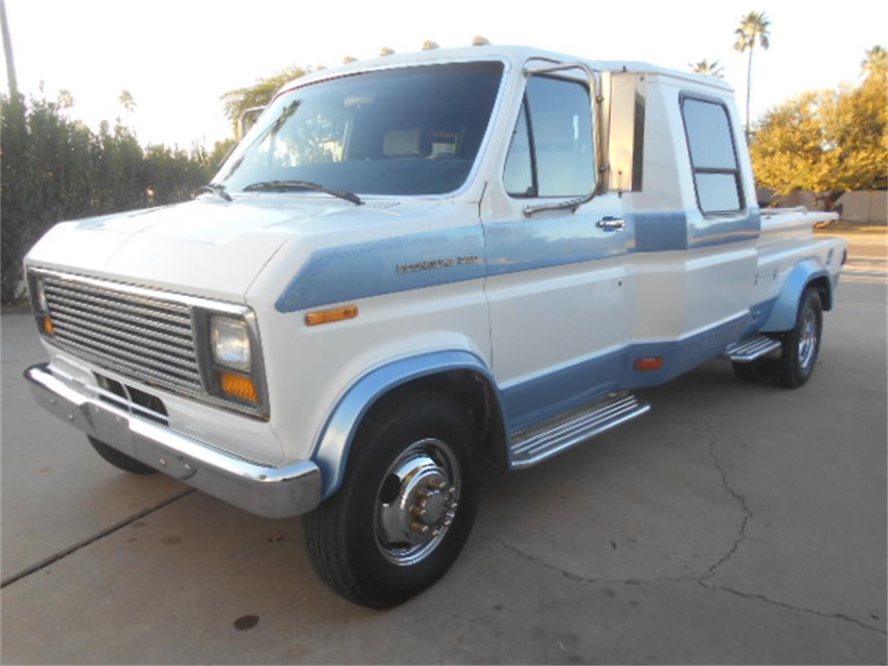 Ford-E350-1988-White-amp-Blue-Blue-1