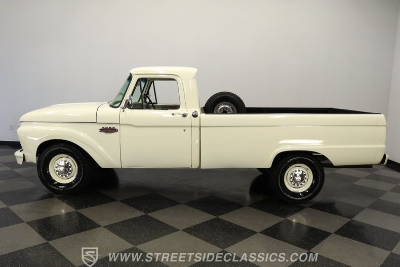Ford-F-100-1965-Wimbledon-White-Red-White-ampamp-Blac