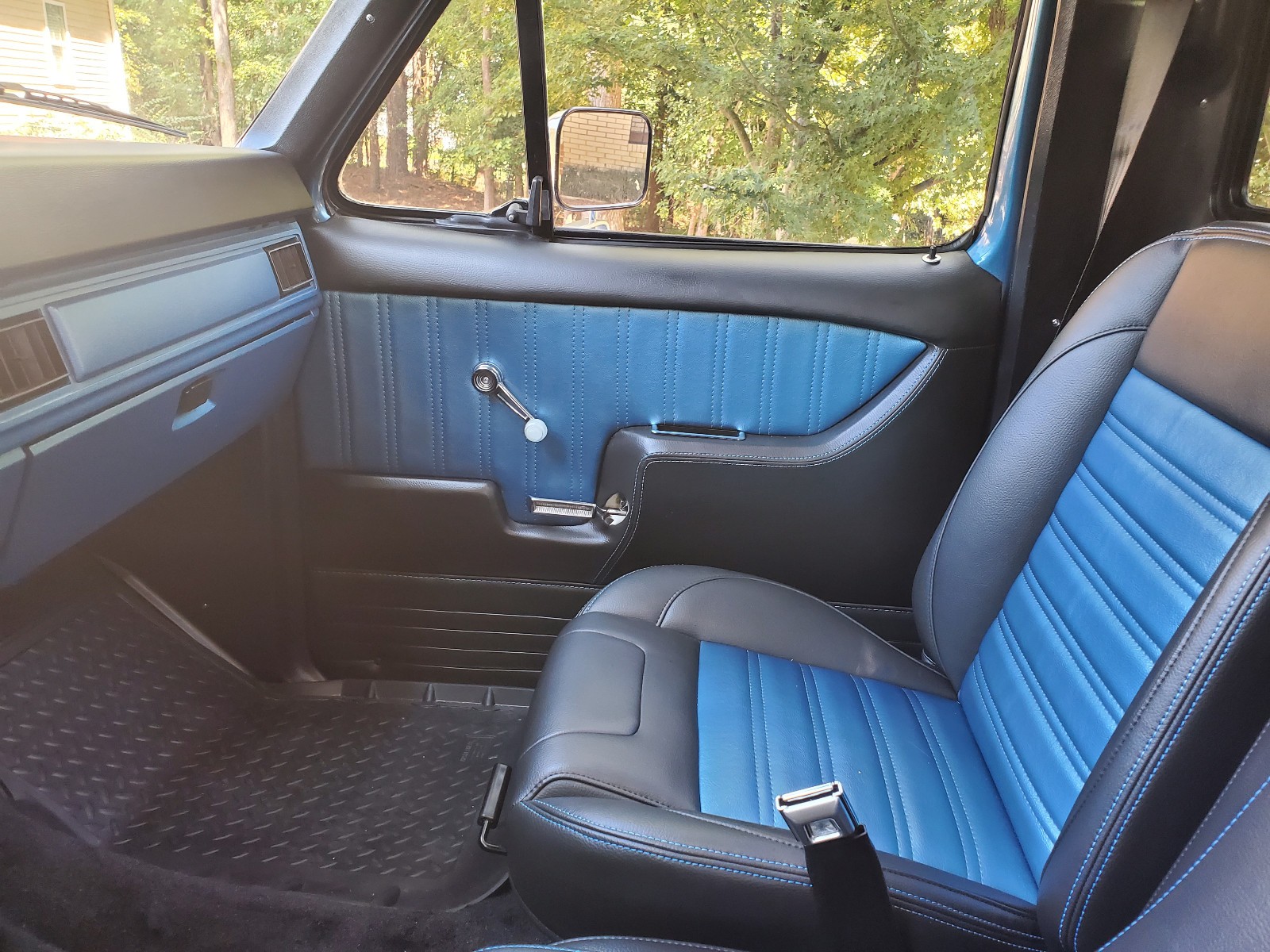 Ford-F-150-1984-Standard-Cab-Pickup-20