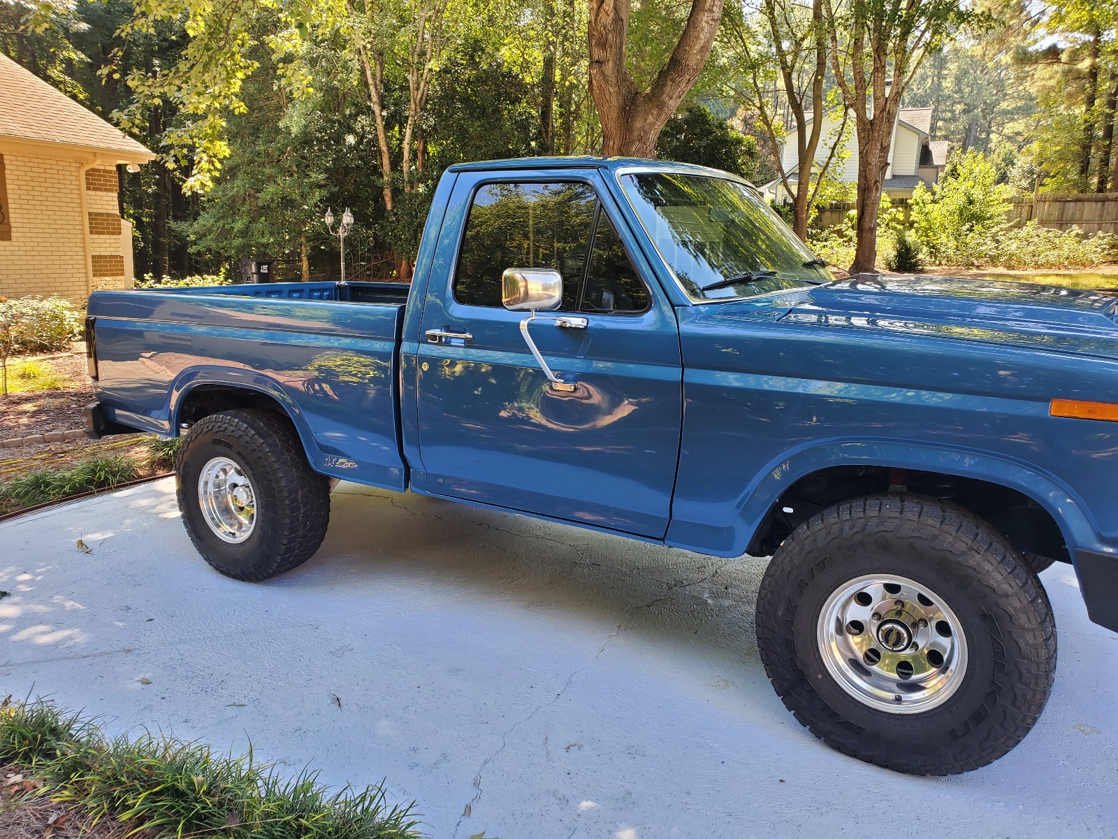 Ford-F-150-1984-Standard-Cab-Pickup-6