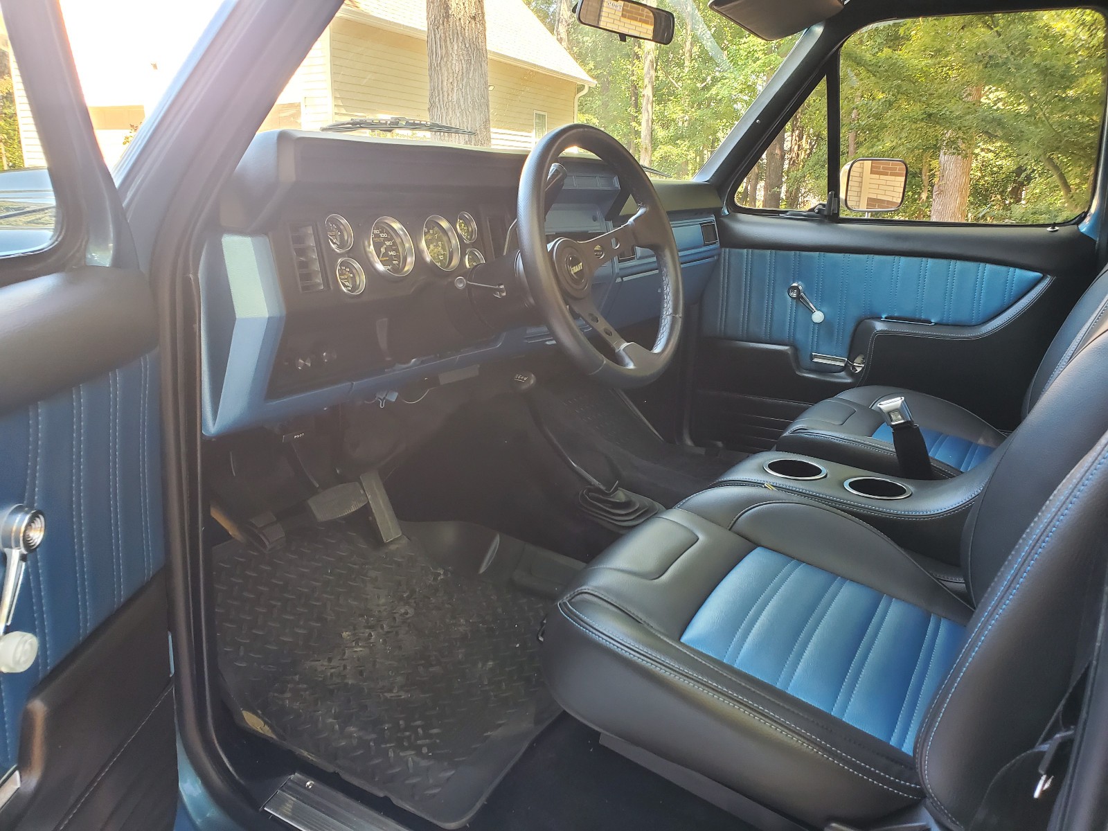 Ford-F-150-1984-Standard-Cab-Pickup-7