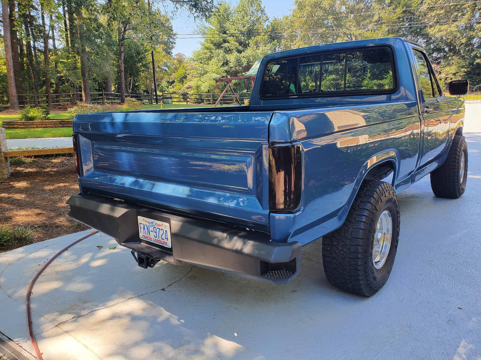 Ford-F-150-1984-Standard-Cab-Pickup-9