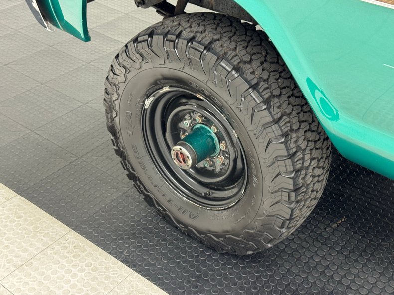 Ford-F-250-1972-Dark-Green-Metallic-Green-1