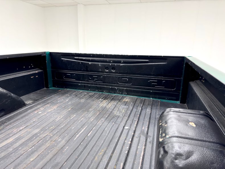 Ford-F-250-1972-Dark-Green-Metallic-Green-3