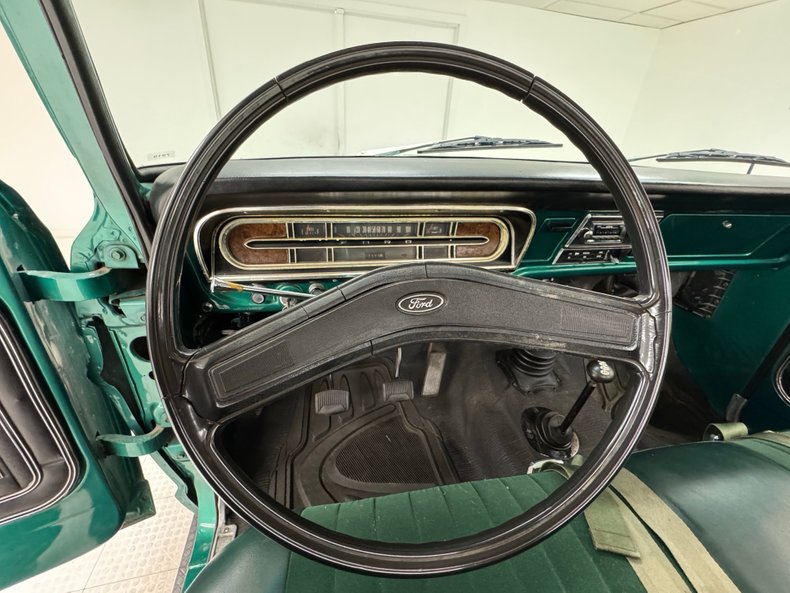 Ford-F-250-1972-Dark-Green-Metallic-Green-33