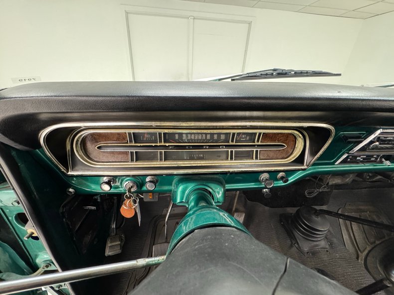 Ford-F-250-1972-Dark-Green-Metallic-Green-8