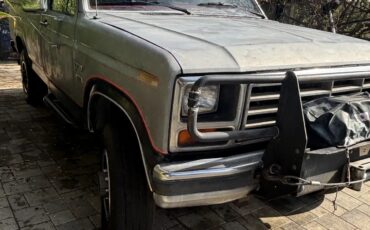 Ford-F-250-1984-Grey-Red-1