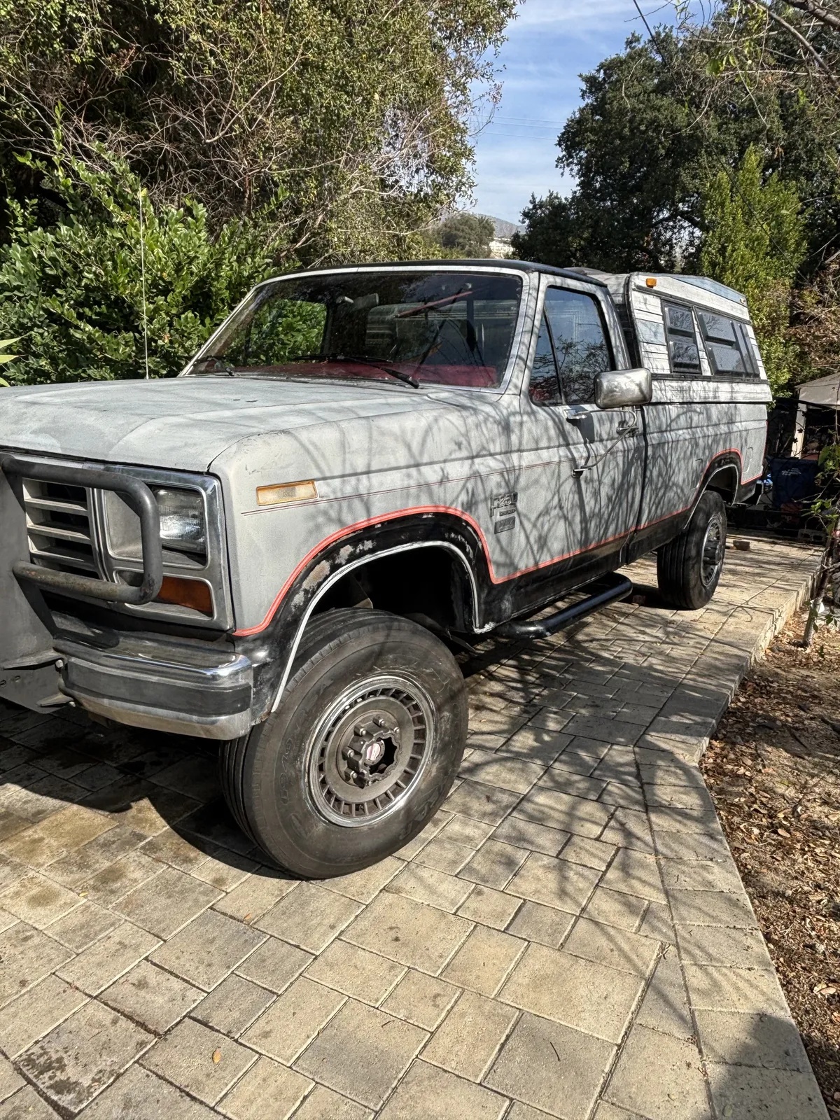 Ford-F-250-1984-Grey-Red-16