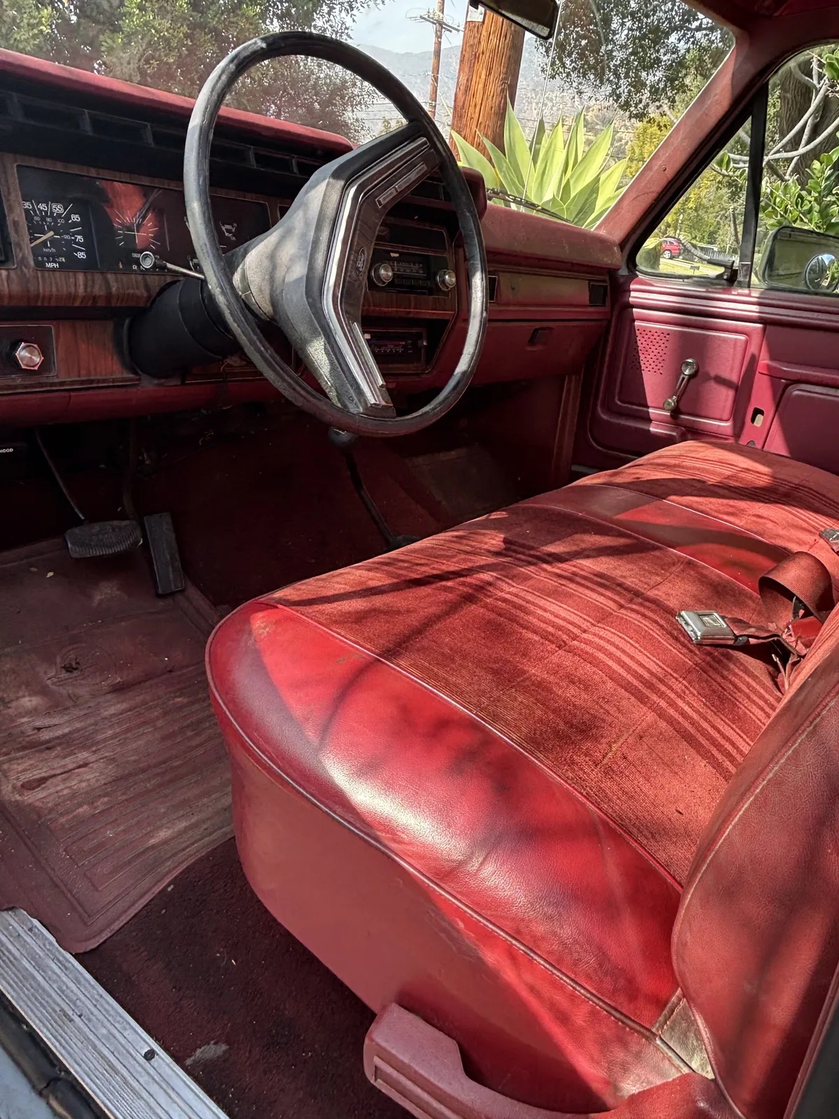 Ford-F-250-1984-Grey-Red-6