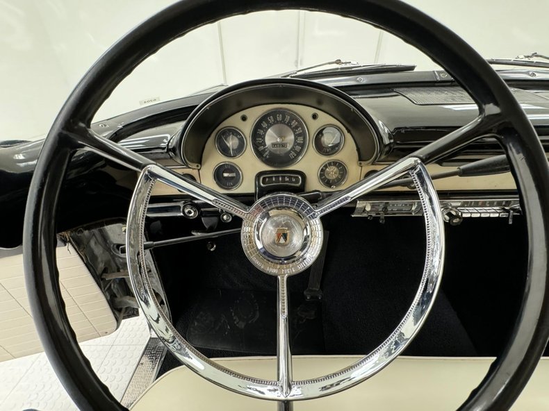 Ford-Fairlane-1956-Raven-Black-Black-17