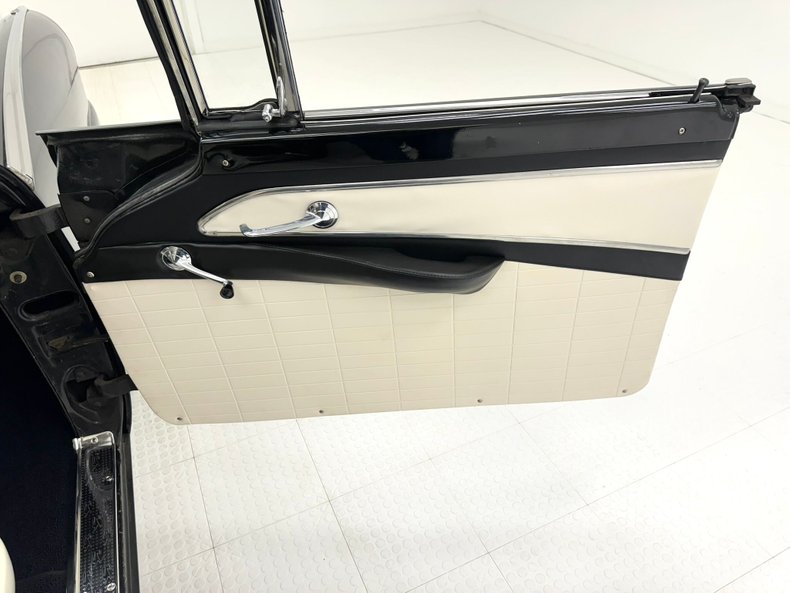 Ford-Fairlane-1956-Raven-Black-Black-47