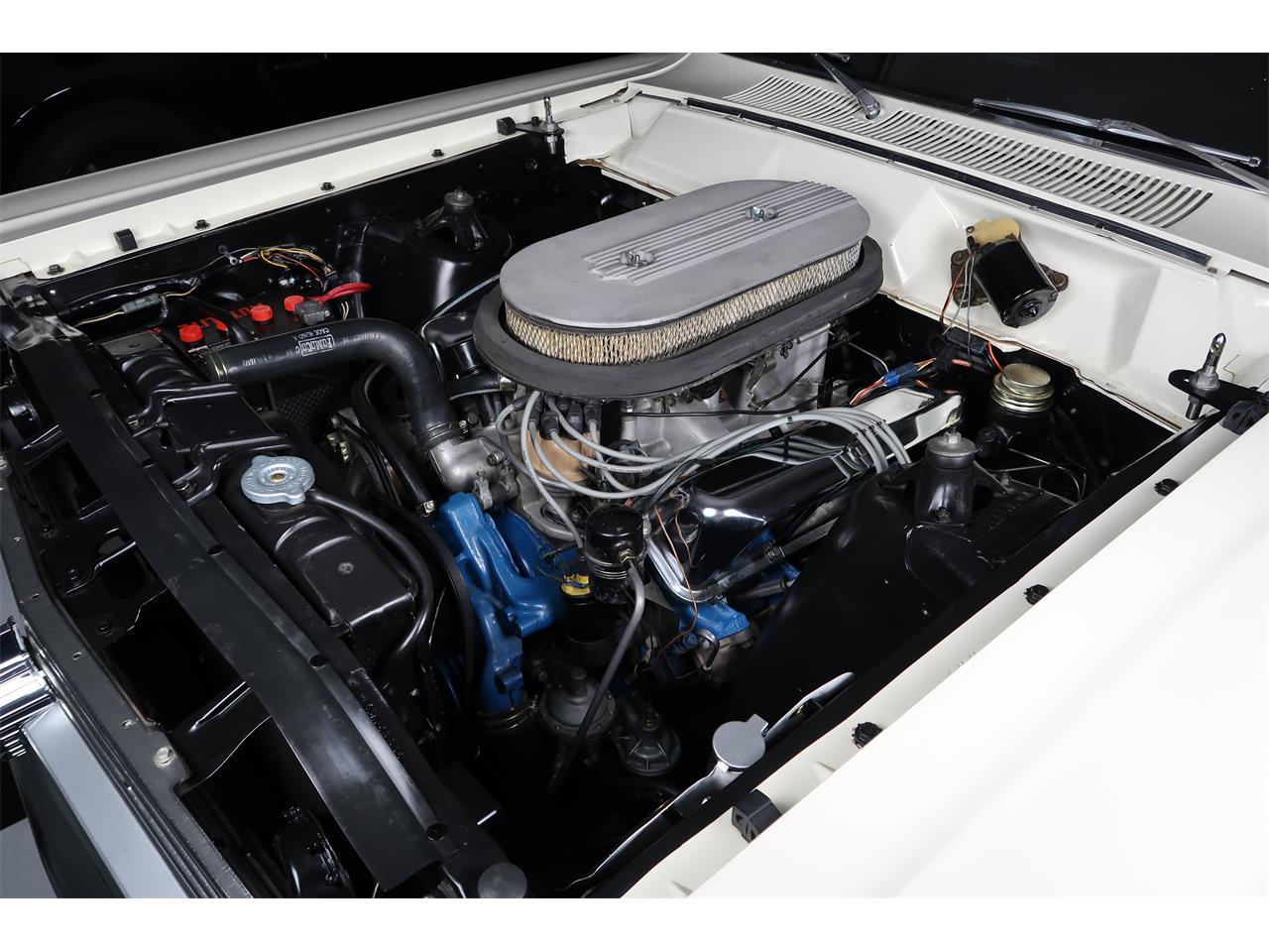 Ford-Fairlane-1966-Wimbledon-White-Black-10