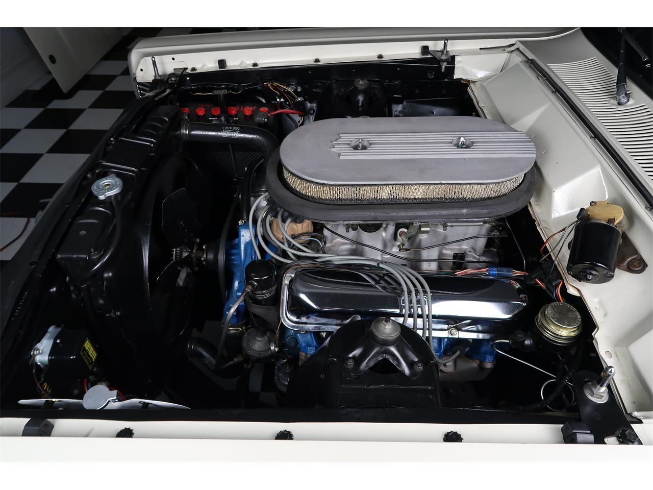 Ford-Fairlane-1966-Wimbledon-White-Black-12