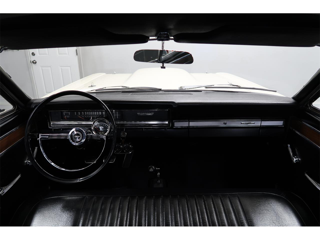 Ford-Fairlane-1966-Wimbledon-White-Black-17