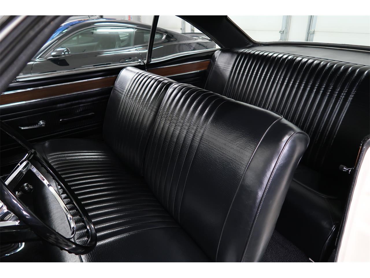 Ford-Fairlane-1966-Wimbledon-White-Black-19