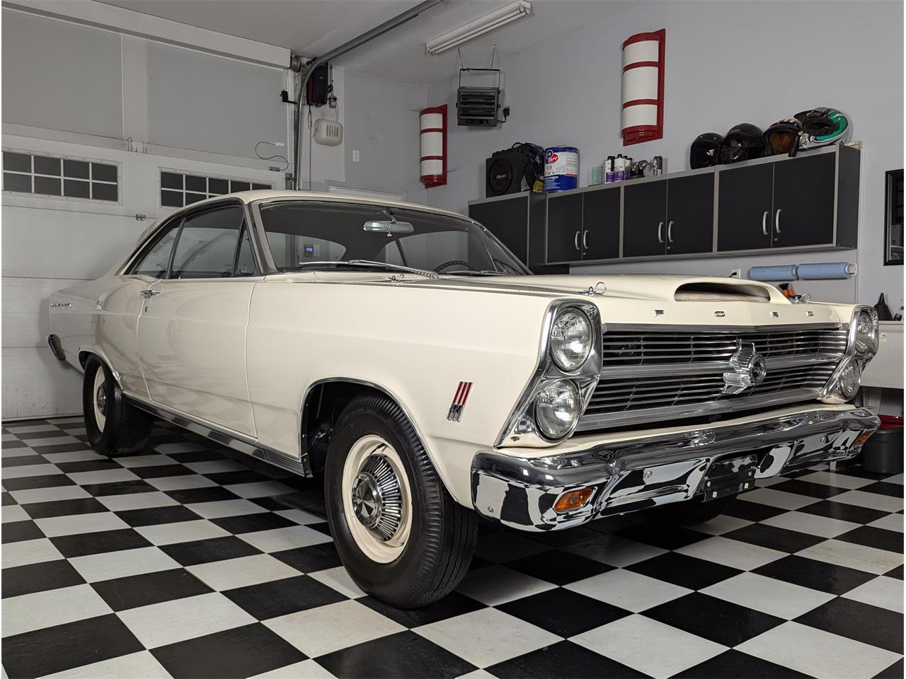 Ford-Fairlane-1966-Wimbledon-White-Black-2