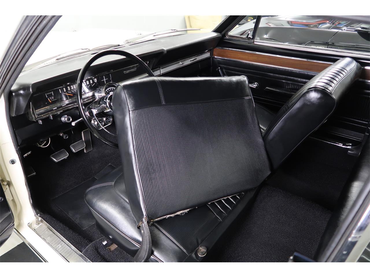 Ford-Fairlane-1966-Wimbledon-White-Black-20