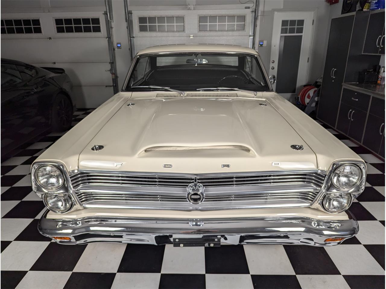 Ford-Fairlane-1966-Wimbledon-White-Black-25