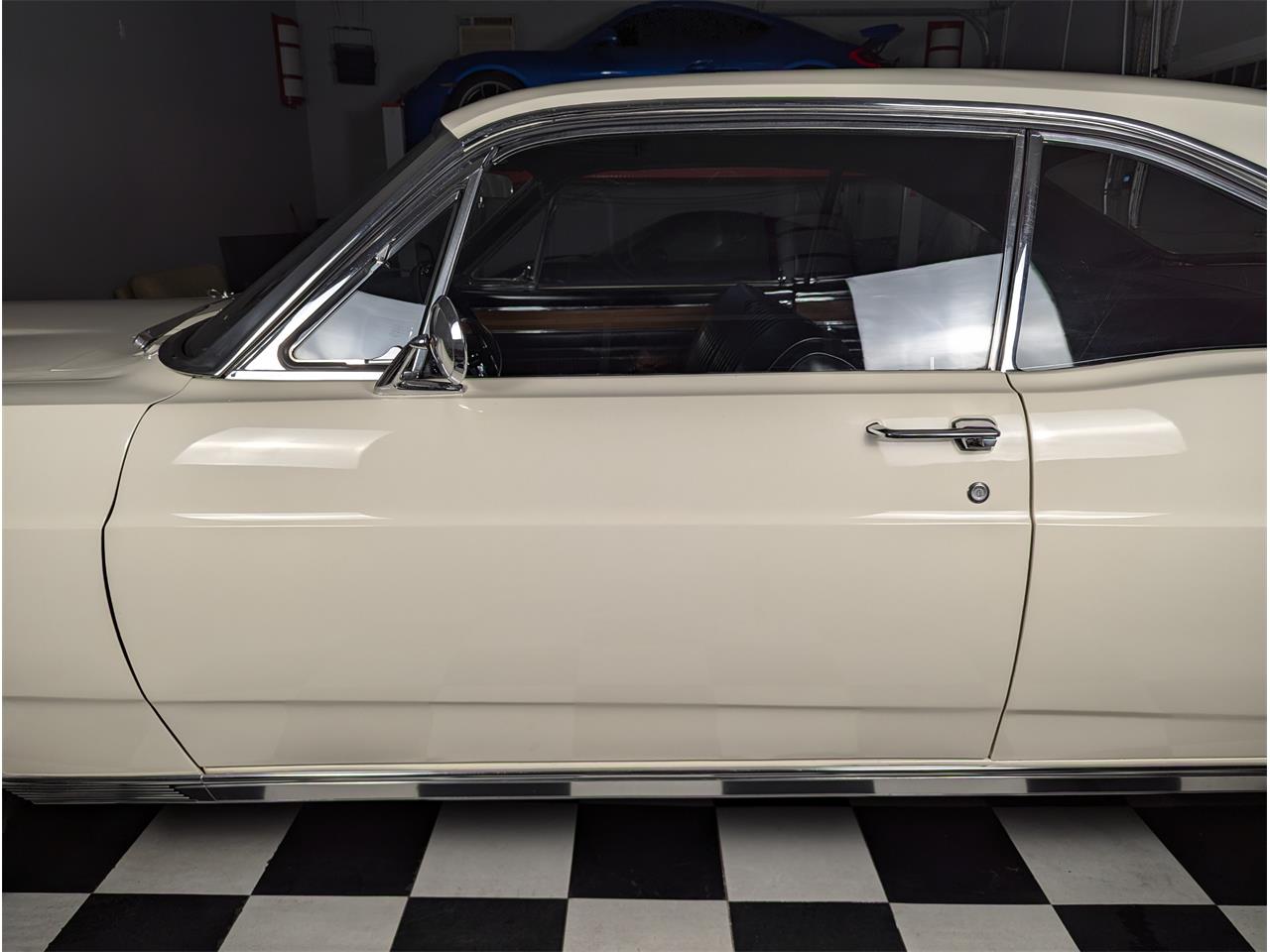 Ford-Fairlane-1966-Wimbledon-White-Black-40