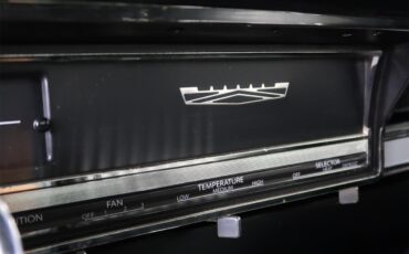 Ford-Fairlane-1966-Wimbledon-White-Black-48