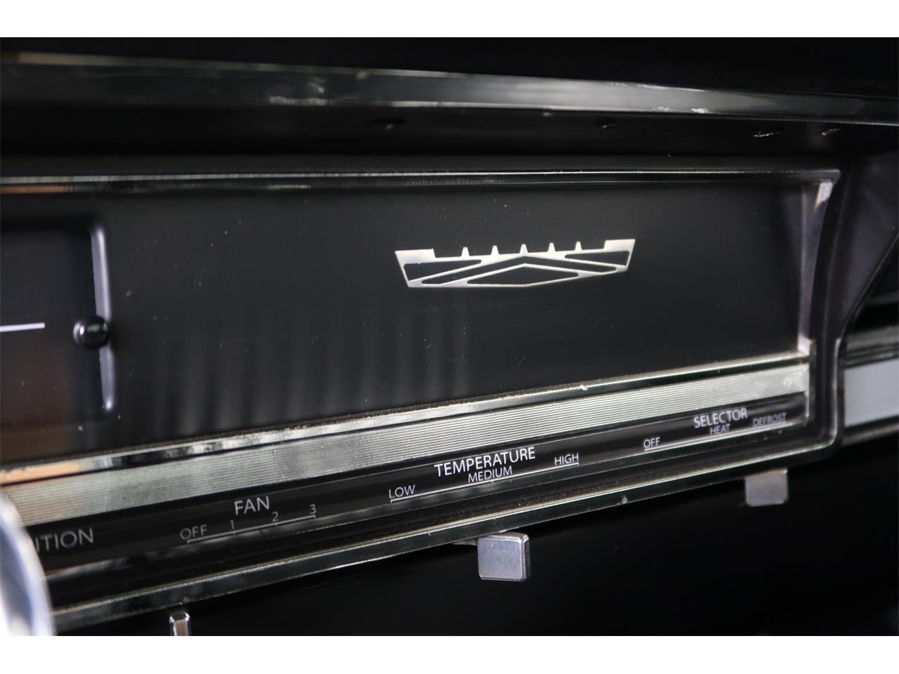 Ford-Fairlane-1966-Wimbledon-White-Black-48