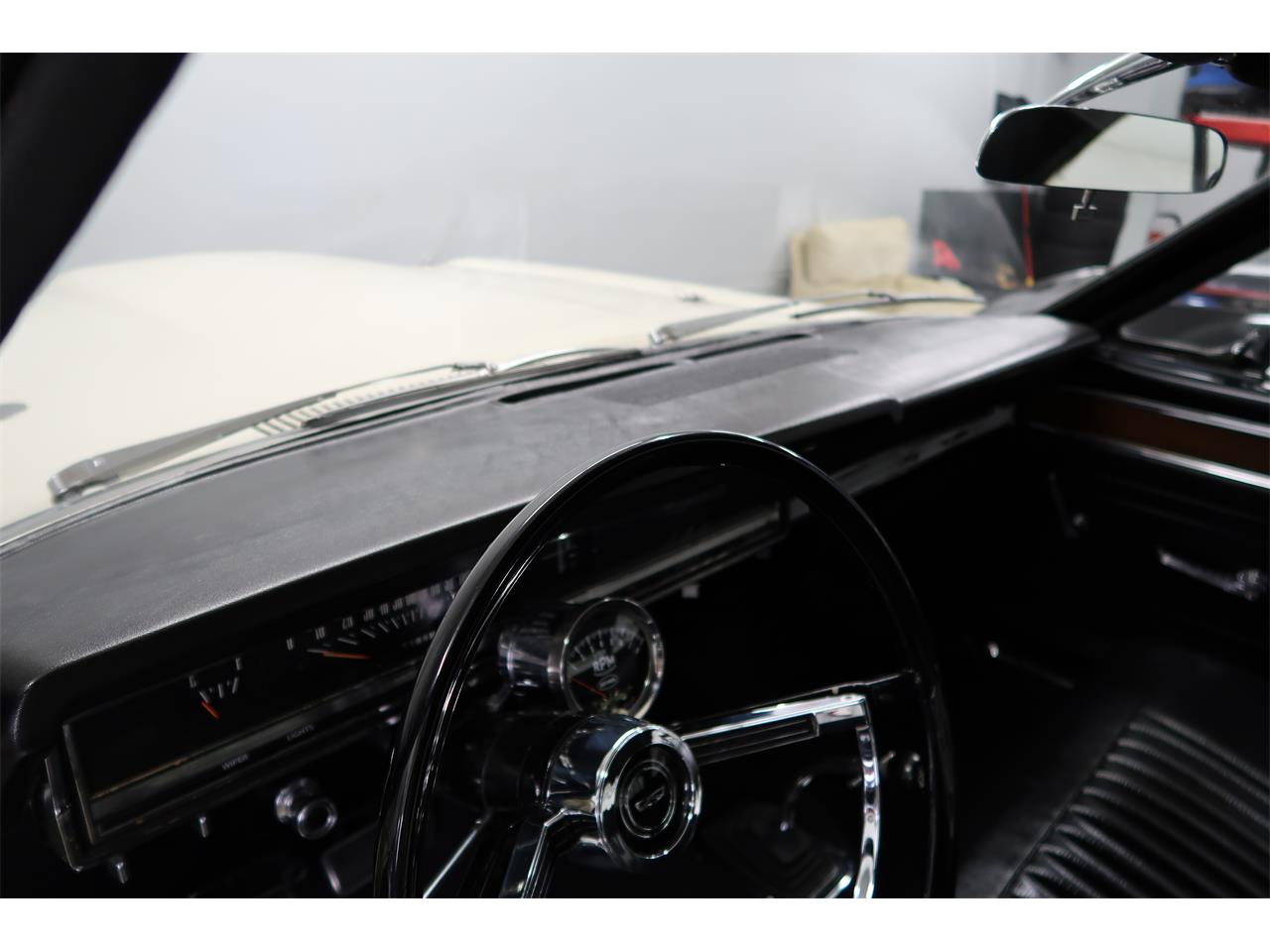 Ford-Fairlane-1966-Wimbledon-White-Black-49