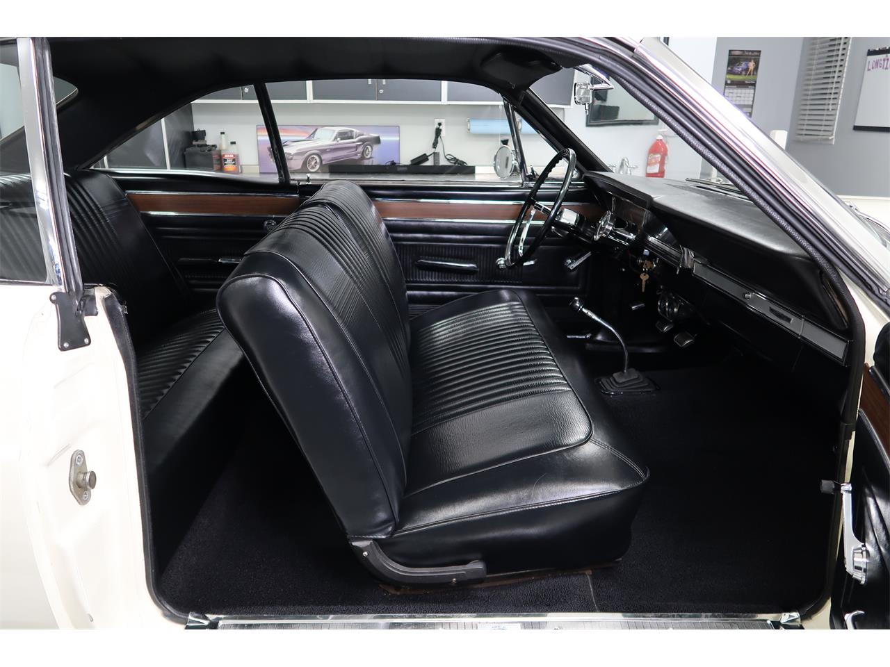 Ford-Fairlane-1966-Wimbledon-White-Black-55