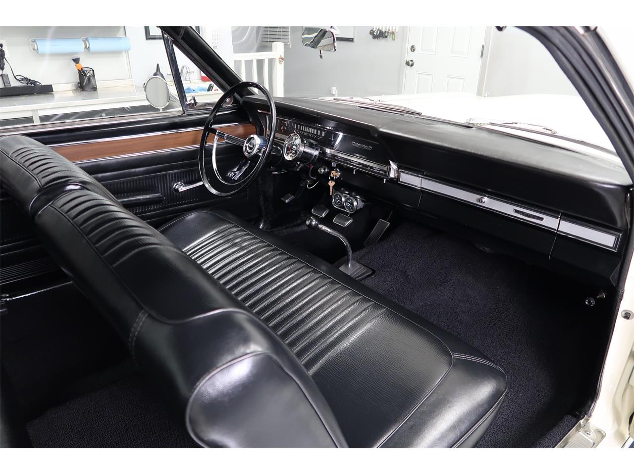 Ford-Fairlane-1966-Wimbledon-White-Black-56