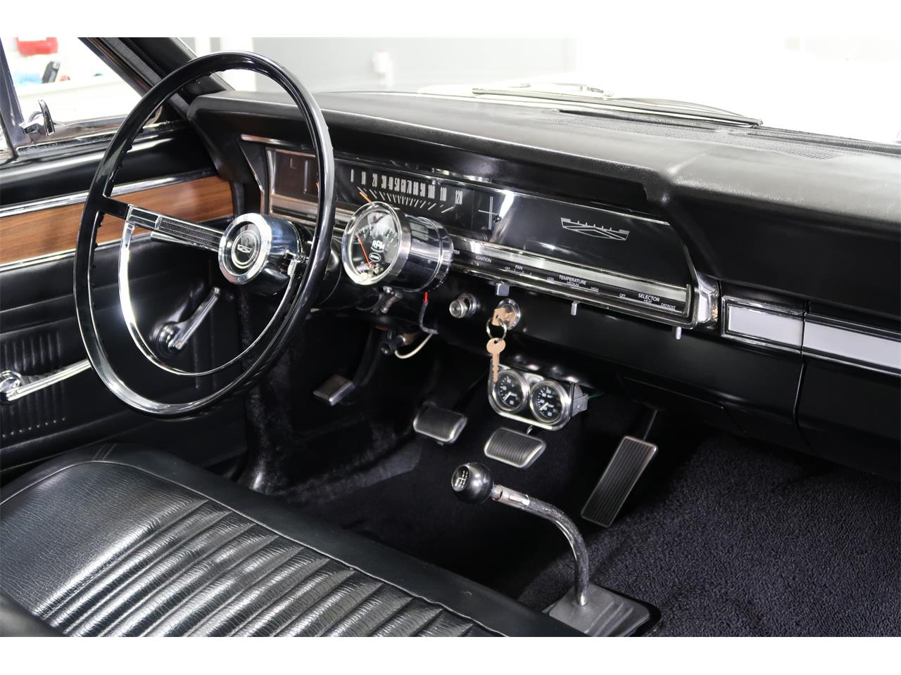 Ford-Fairlane-1966-Wimbledon-White-Black-57