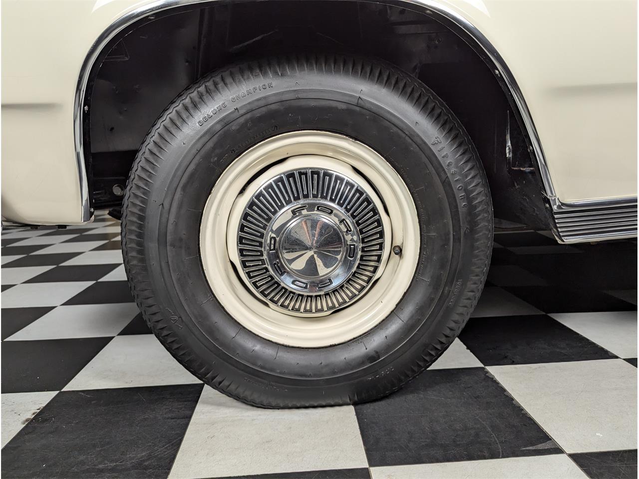 Ford-Fairlane-1966-Wimbledon-White-Black-61