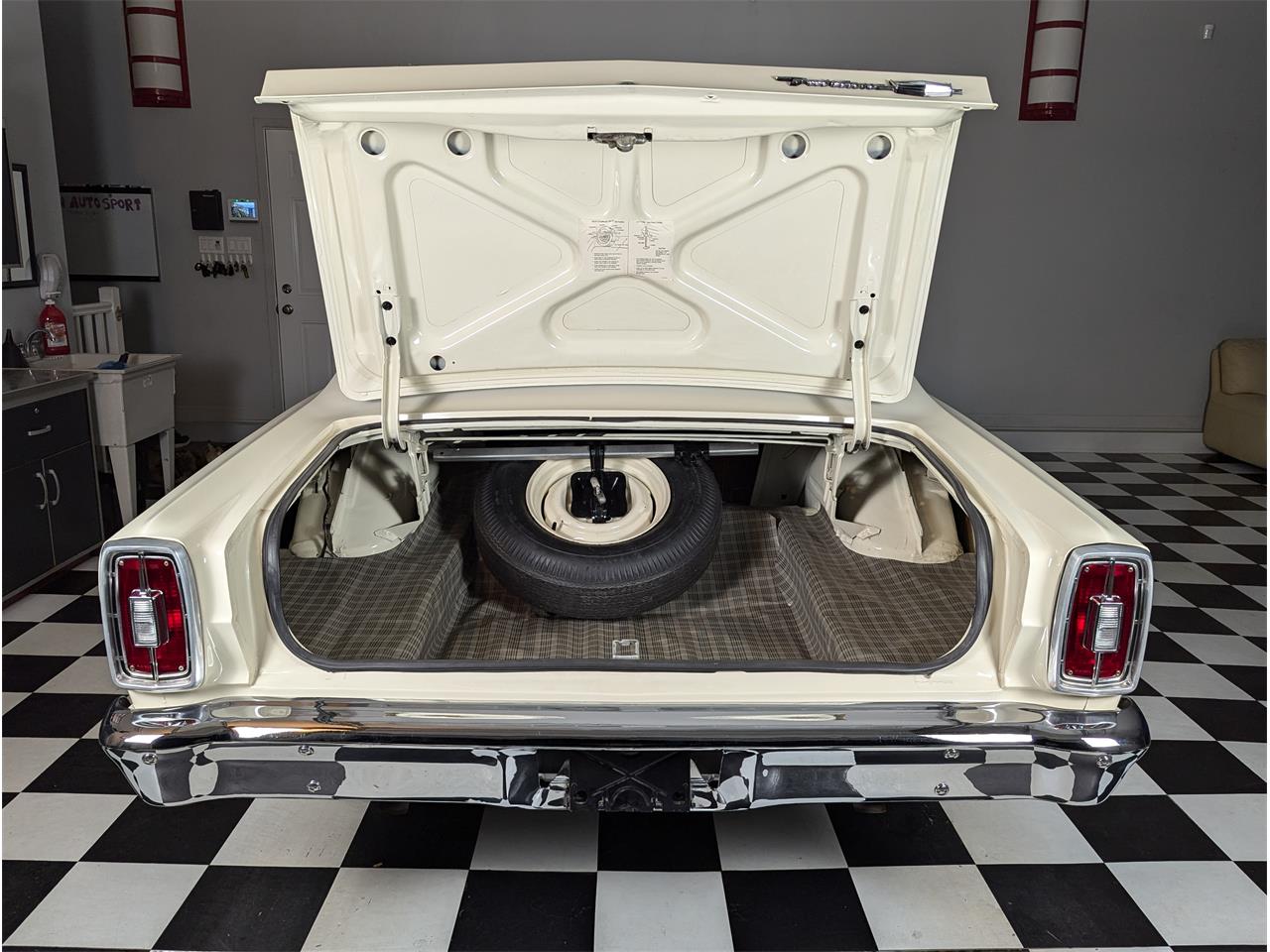 Ford-Fairlane-1966-Wimbledon-White-Black-63