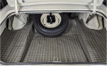 Ford-Fairlane-1966-Wimbledon-White-Black-64