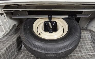 Ford-Fairlane-1966-Wimbledon-White-Black-65