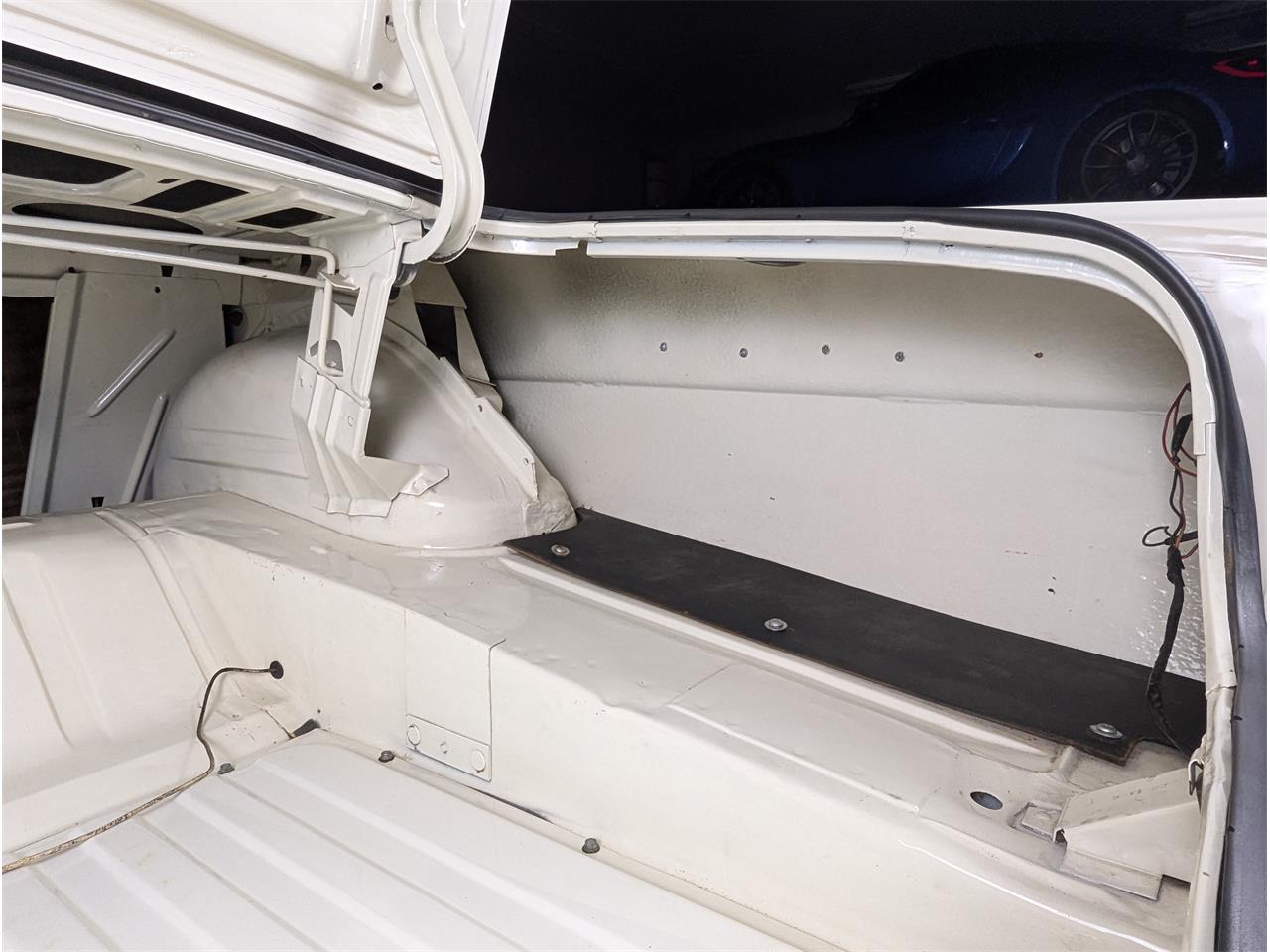 Ford-Fairlane-1966-Wimbledon-White-Black-68