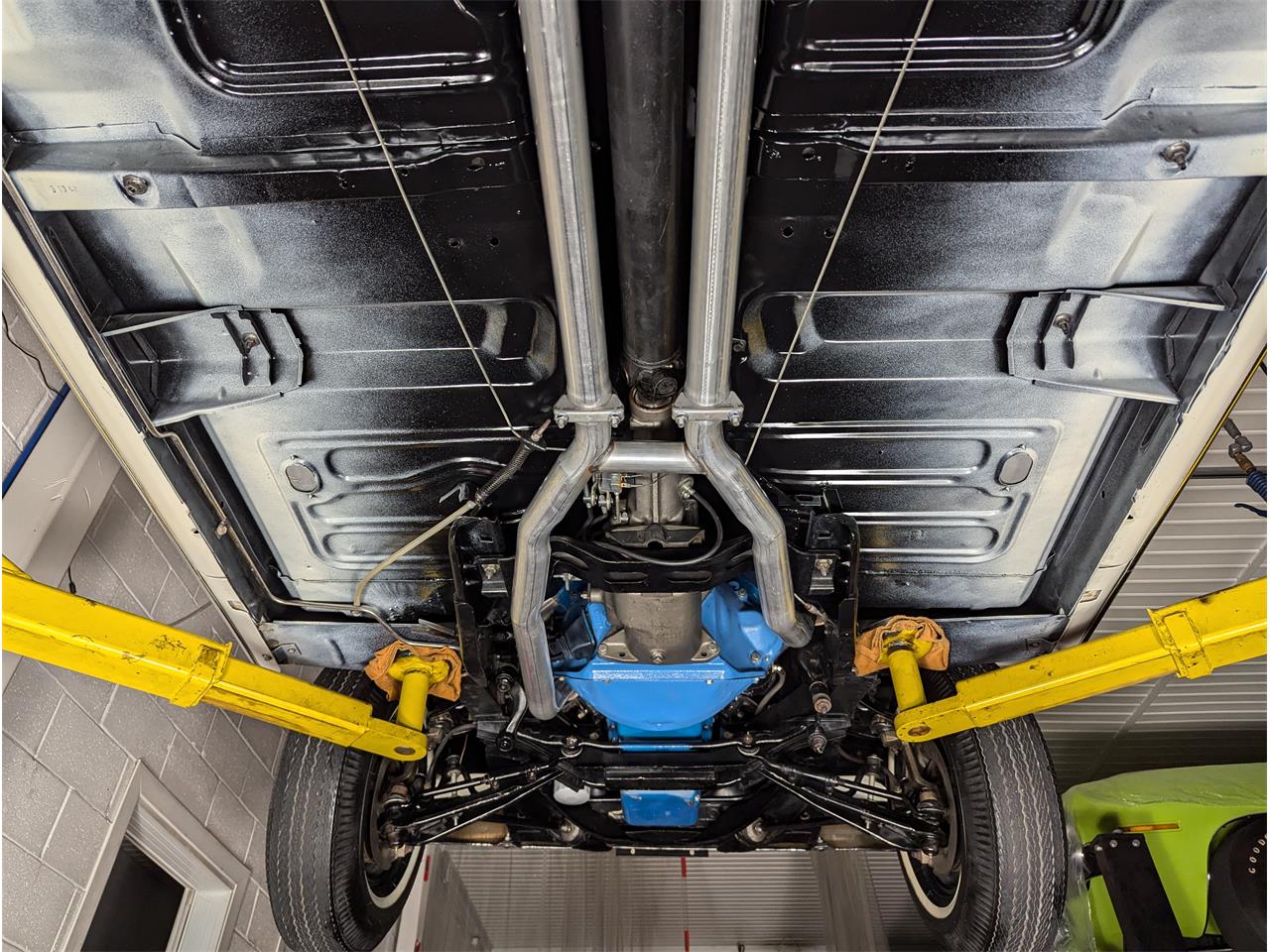 Ford-Fairlane-1966-Wimbledon-White-Black-76