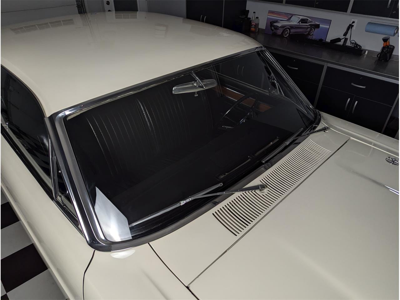 Ford-Fairlane-1966-Wimbledon-White-Black-9