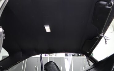 Ford-Fairlane-1966-Wimbledon-White-Black-90