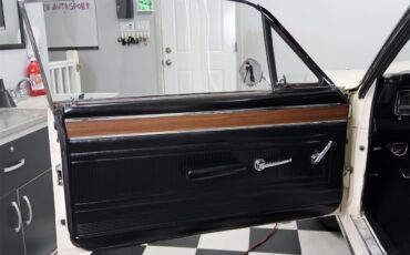 Ford-Fairlane-1966-Wimbledon-White-Black-91