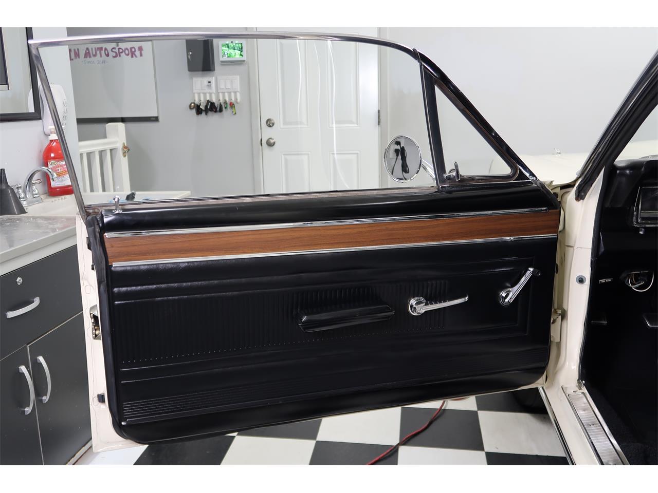 Ford-Fairlane-1966-Wimbledon-White-Black-91