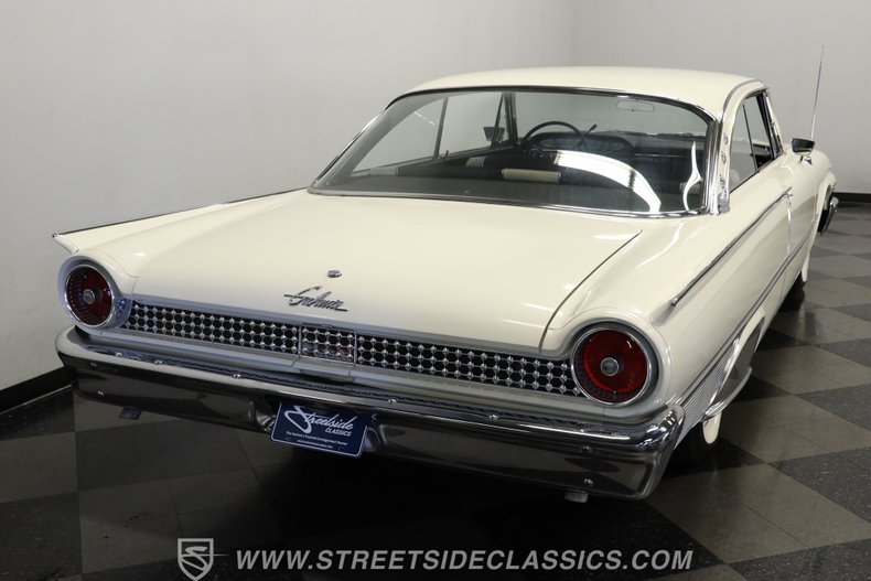 Ford-Galaxie-1961-Corinthian-White-Black-12