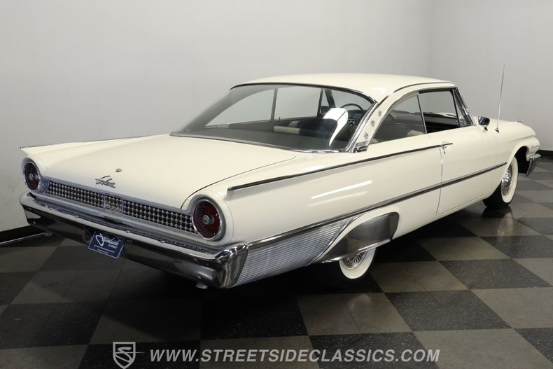 Ford-Galaxie-1961-Corinthian-White-Black-13