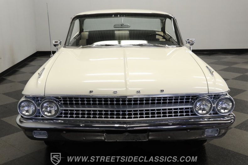 Ford-Galaxie-1961-Corinthian-White-Black-17