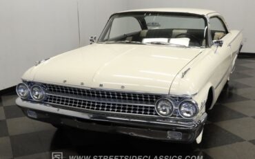 Ford-Galaxie-1961-Corinthian-White-Black-18