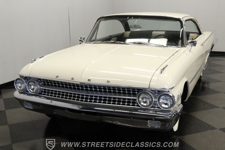 Ford-Galaxie-1961-Corinthian-White-Black-18