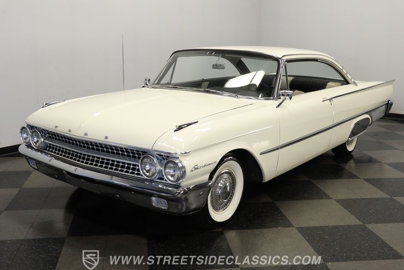 Ford-Galaxie-1961-Corinthian-White-Black-19