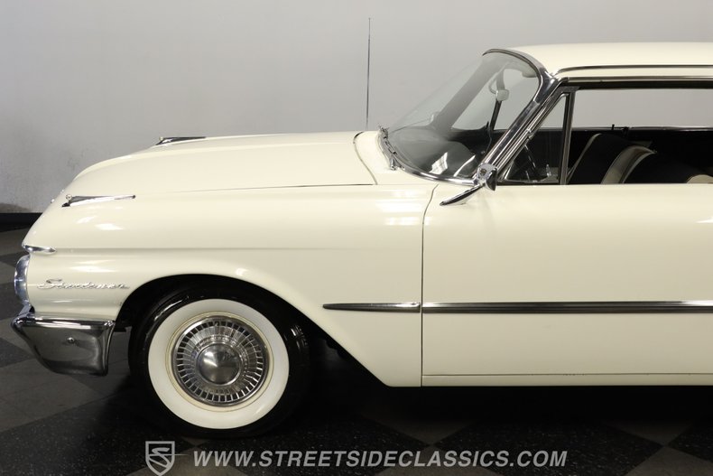 Ford-Galaxie-1961-Corinthian-White-Black-21