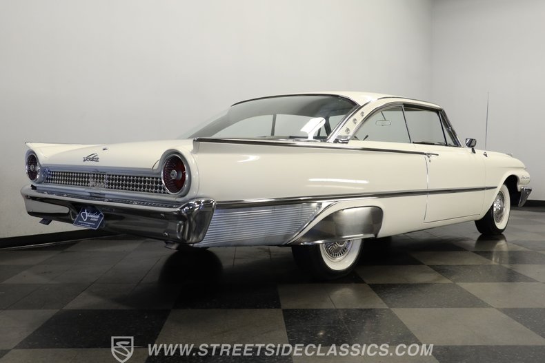 Ford-Galaxie-1961-Corinthian-White-Black-24