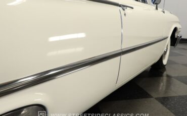 Ford-Galaxie-1961-Corinthian-White-Black-25