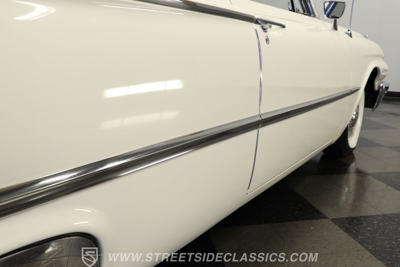 Ford-Galaxie-1961-Corinthian-White-Black-25